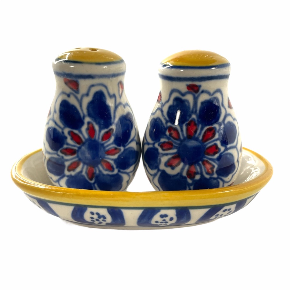 Italian Deruta Inspired Salt & Pepper Shaker Blue and Red Floral w/ Dish NWOT